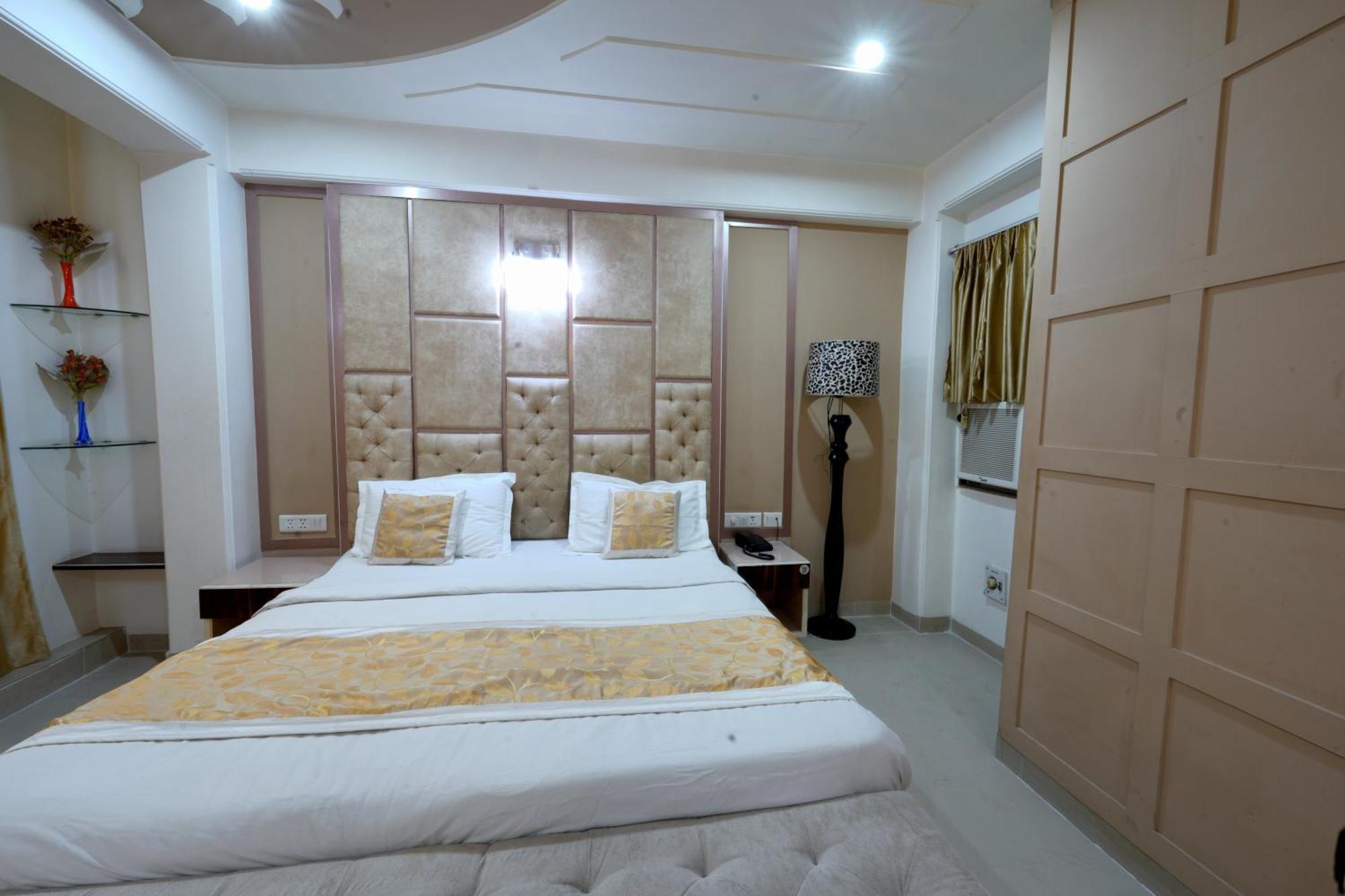 Hotel Oppera Delhi Airport Нью-Дели Экстерьер фото