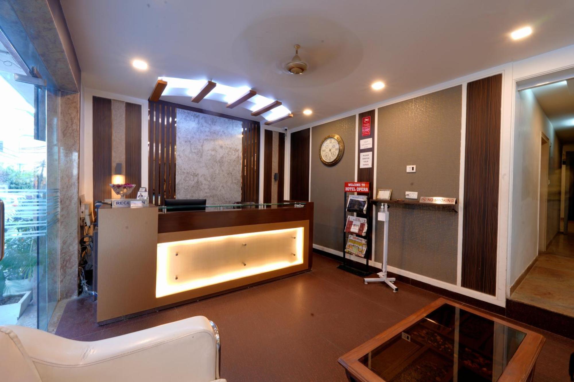Hotel Oppera Delhi Airport Нью-Дели Экстерьер фото