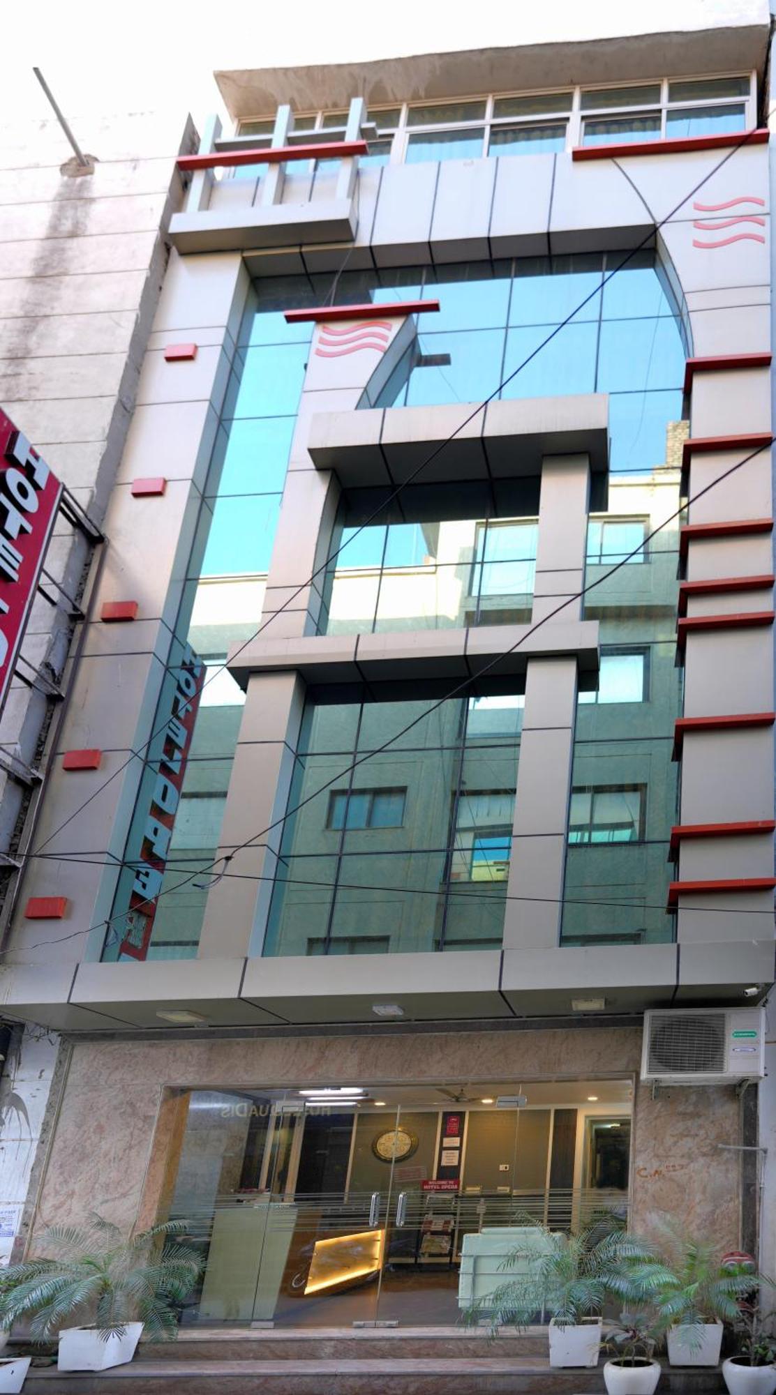 Hotel Oppera Delhi Airport Нью-Дели Экстерьер фото