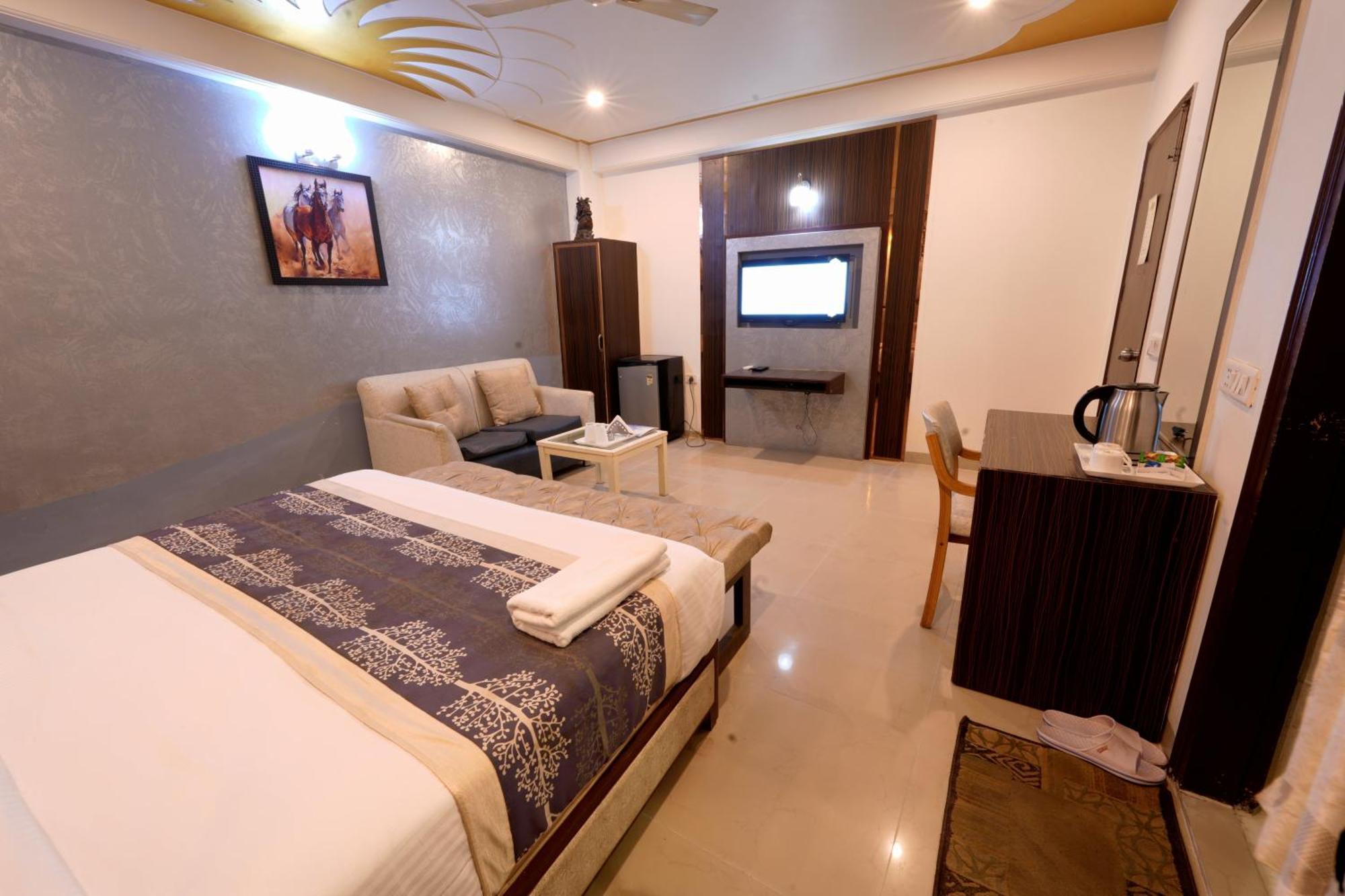 Hotel Oppera Delhi Airport Нью-Дели Экстерьер фото