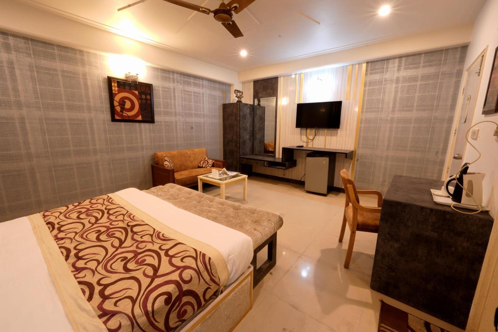 Hotel Oppera Delhi Airport Нью-Дели Экстерьер фото