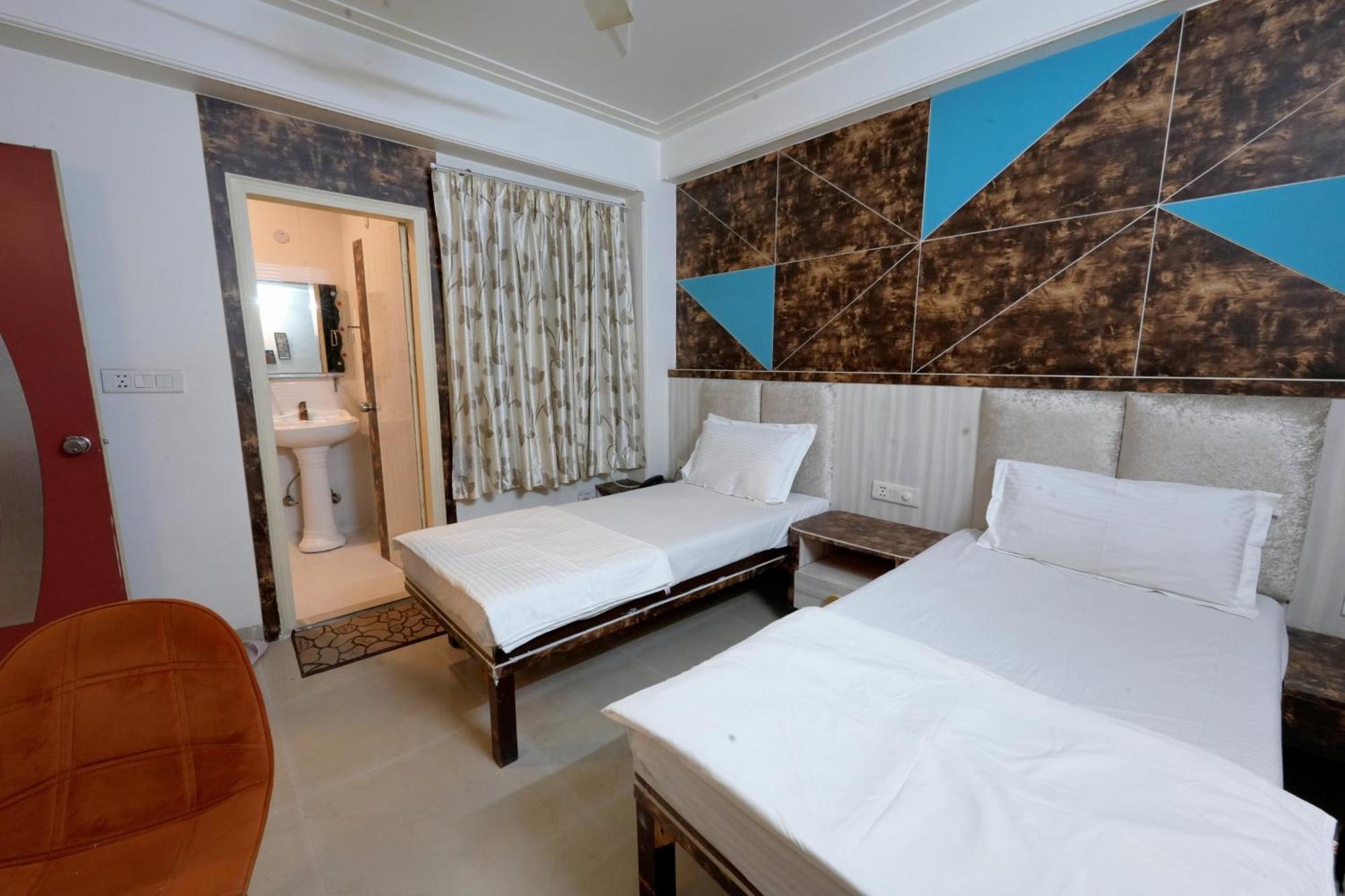 Hotel Oppera Delhi Airport Нью-Дели Экстерьер фото