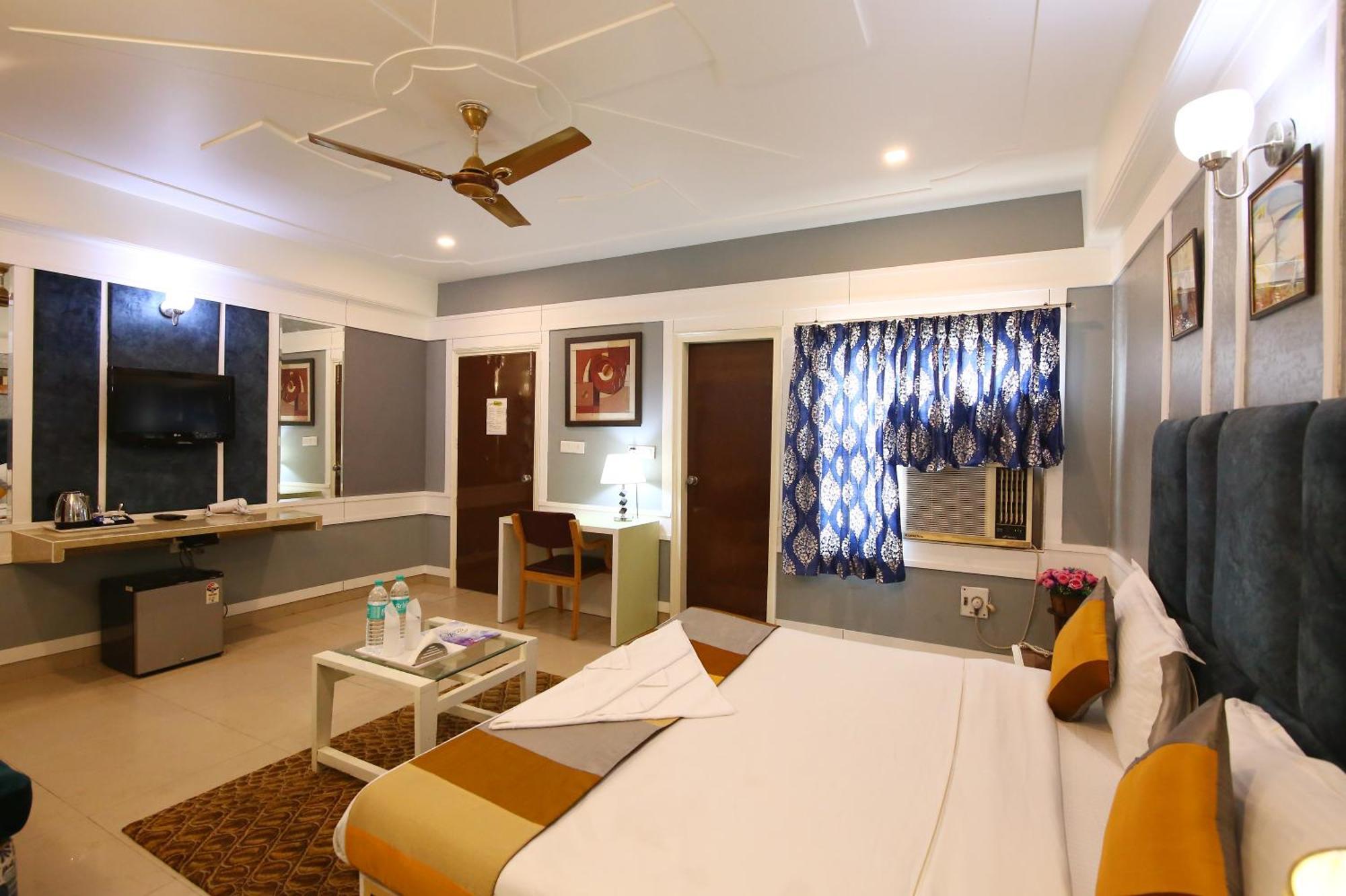 Hotel Oppera Delhi Airport Нью-Дели Экстерьер фото