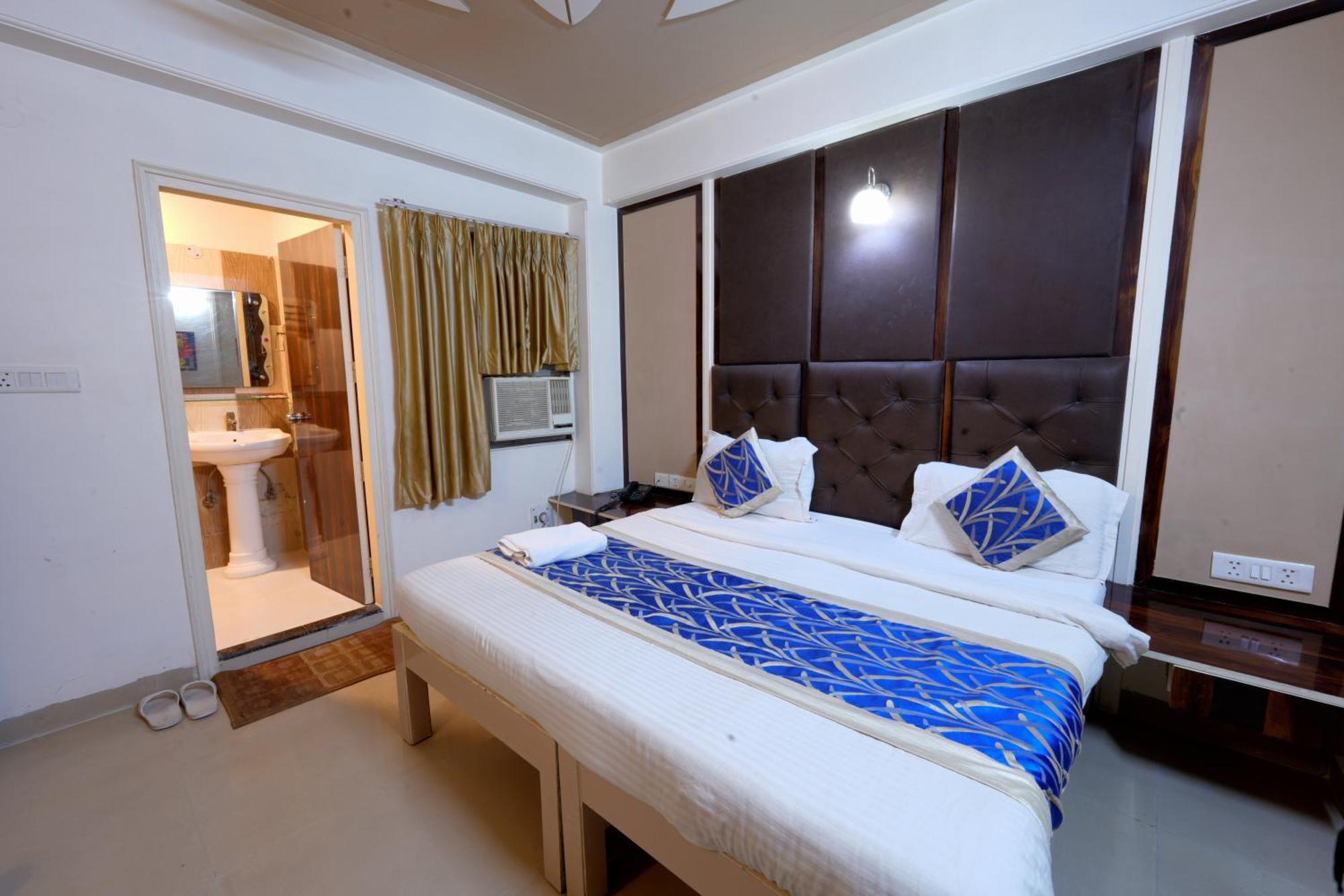 Hotel Oppera Delhi Airport Нью-Дели Экстерьер фото